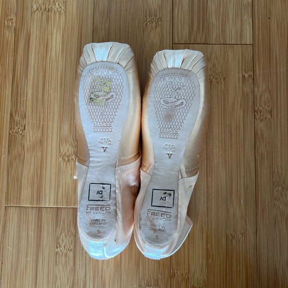 Freed Pointe Shoes (V Maker) - Picture 5 of 7